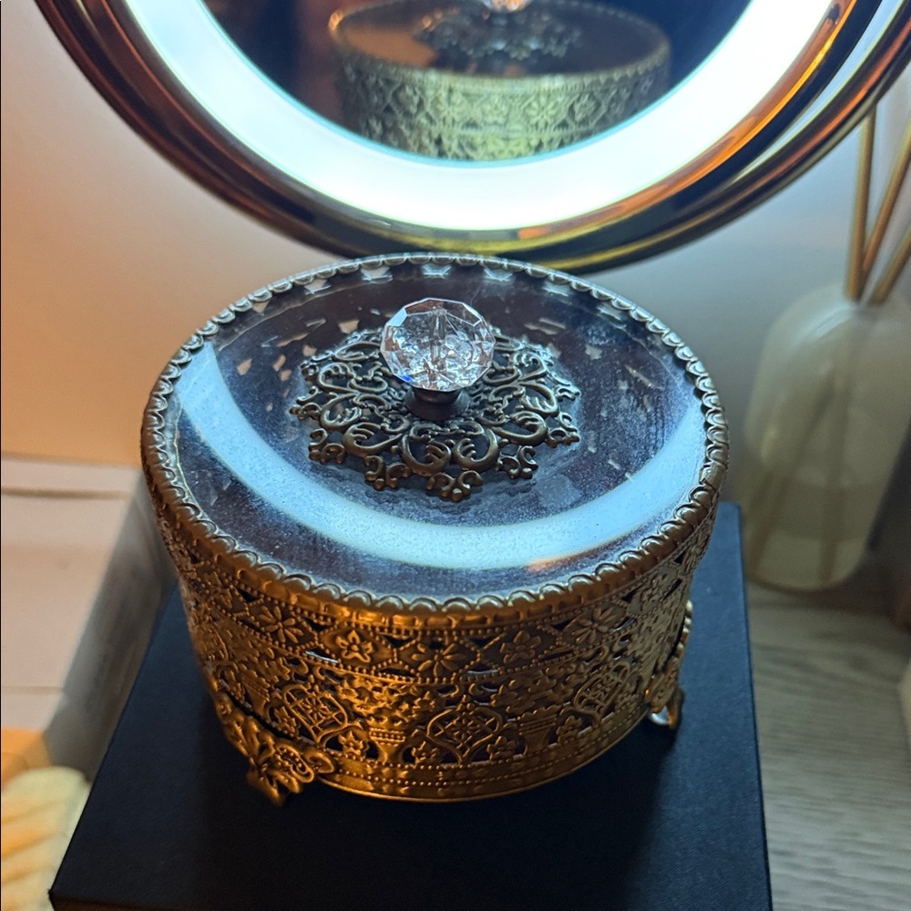 Elegant Gold Jewelry Box with Crystal Knob